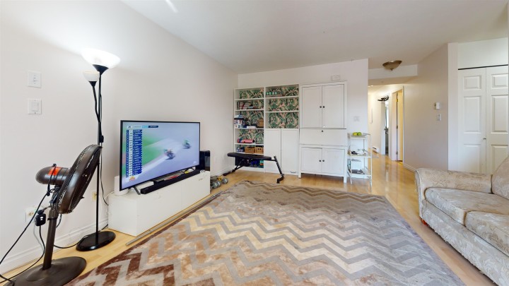 Photo 10 at 309 - 2677 E Broadway, Renfrew VE, Vancouver East