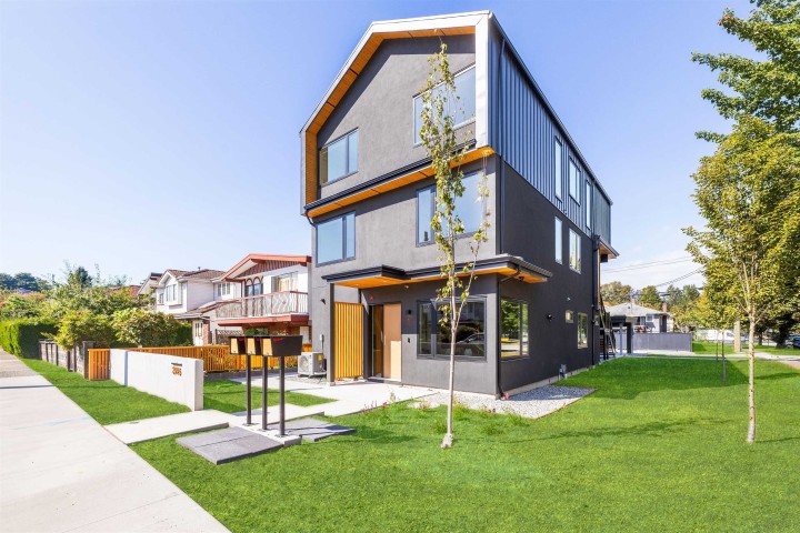 Photo 2 at 1 - 2995 Adanac Street, Renfrew VE, Vancouver East