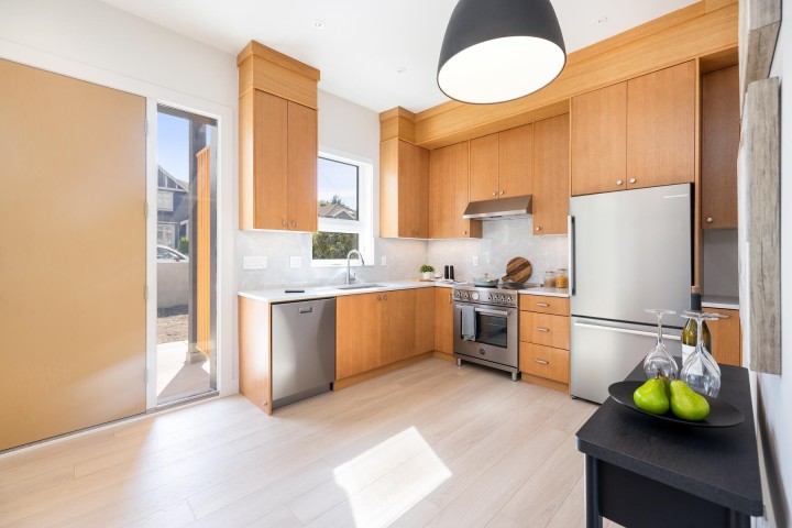 Photo 5 at 1 - 2995 Adanac Street, Renfrew VE, Vancouver East