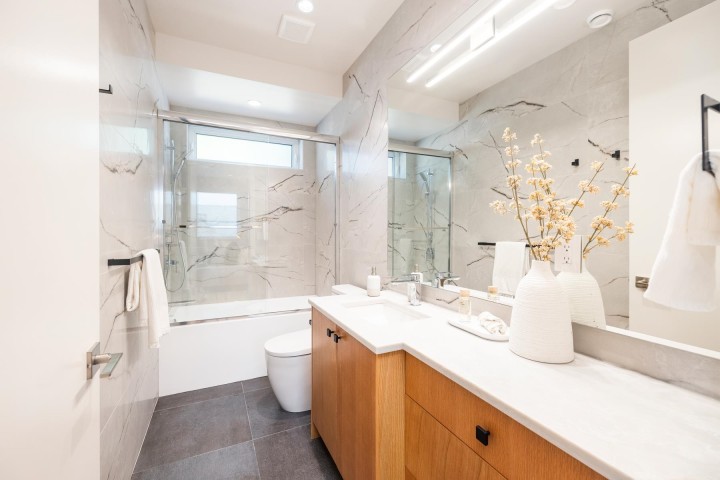 Photo 11 at 2 - 2995 Adanac Street, Renfrew VE, Vancouver East
