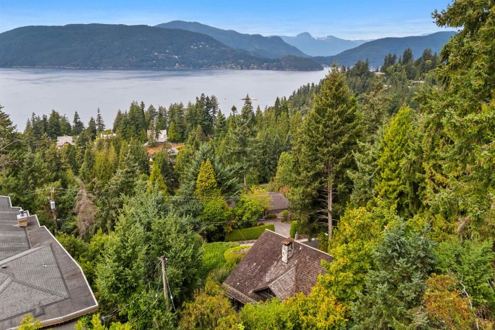 Photo 1 at 6035 Eagleridge Drive, Eagleridge, West Vancouver