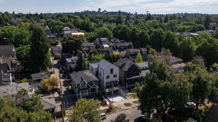 Photo 33 at 1 - 60 E 17th Avenue, Main, Vancouver East