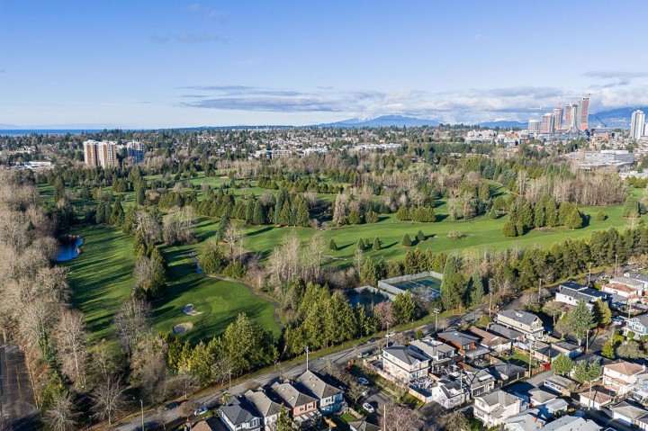 Photo 16 at 557 E 58th Avenue, South Vancouver, Vancouver East