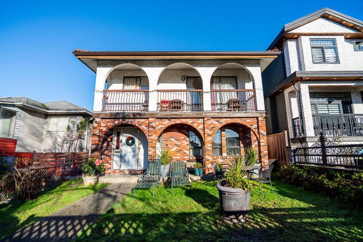 Photo 5 at 557 E 58th Avenue, South Vancouver, Vancouver East
