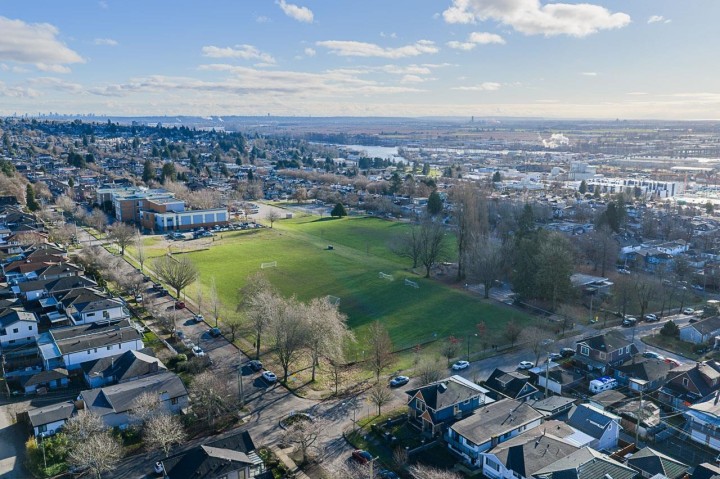 Photo 18 at 557 E 58th Avenue, South Vancouver, Vancouver East