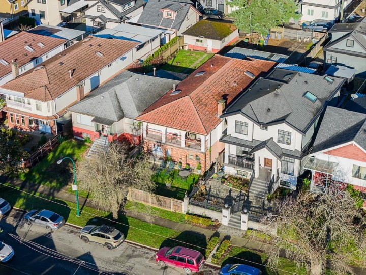 Photo 11 at 557 E 58th Avenue, South Vancouver, Vancouver East