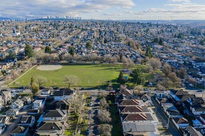 Photo 19 at 557 E 58th Avenue, South Vancouver, Vancouver East