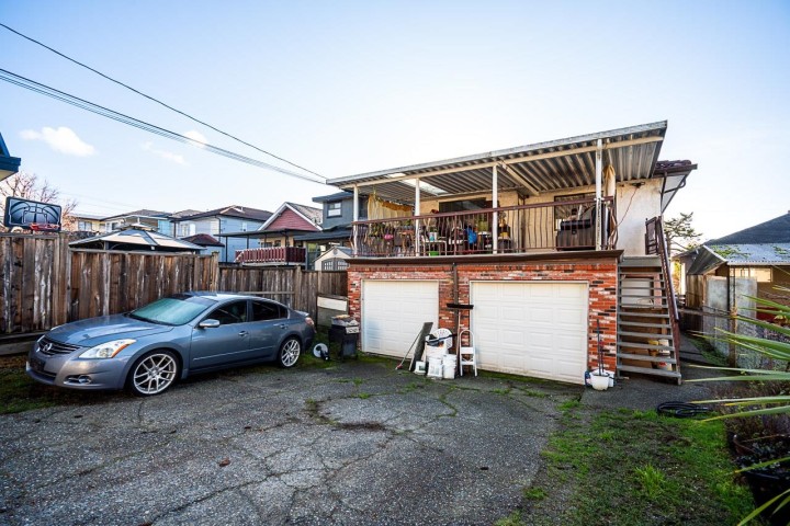 Photo 8 at 557 E 58th Avenue, South Vancouver, Vancouver East
