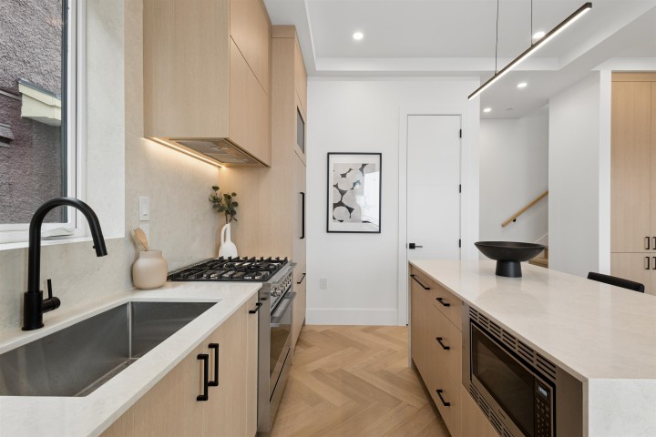 Photo 16 at 2 - 3637 E 46th Avenue, Killarney VE, Vancouver East
