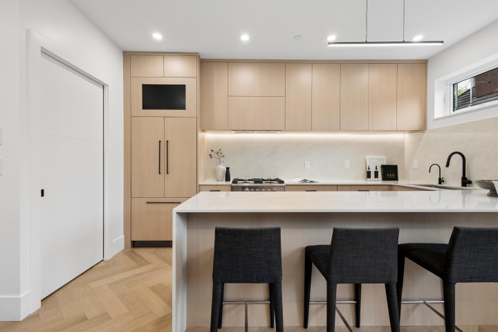 Photo 2 at 2 - 3639 E 46th Avenue, Killarney VE, Vancouver East