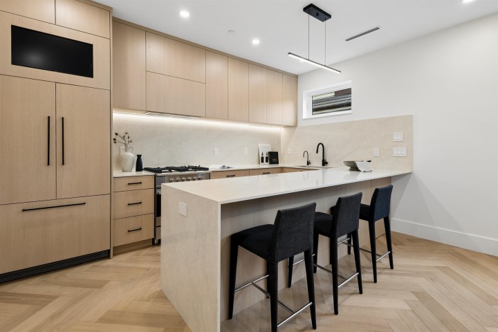 Photo 1 at 2 - 3639 E 46th Avenue, Killarney VE, Vancouver East