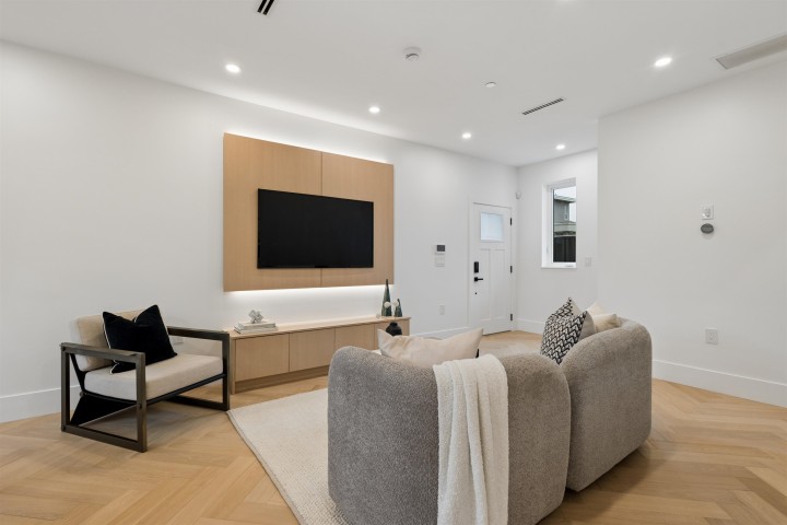 Photo 10 at 2 - 3639 E 46th Avenue, Killarney VE, Vancouver East