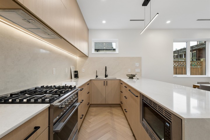 Photo 4 at 2 - 3639 E 46th Avenue, Killarney VE, Vancouver East