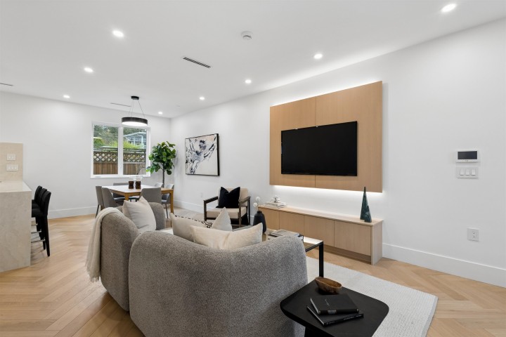 Photo 8 at 2 - 3639 E 46th Avenue, Killarney VE, Vancouver East