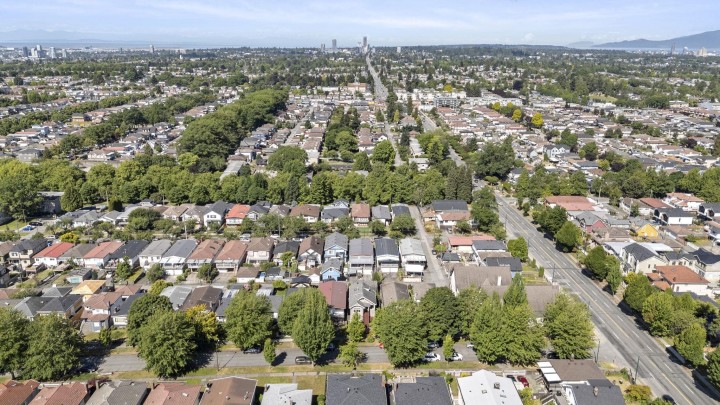Photo 33 at 5743 St. Margarets Street, Killarney VE, Vancouver East