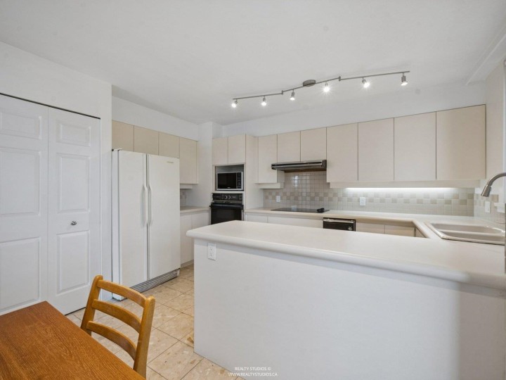 Photo 12 at 302 - 2189 W 42nd Avenue, Kerrisdale, Vancouver West