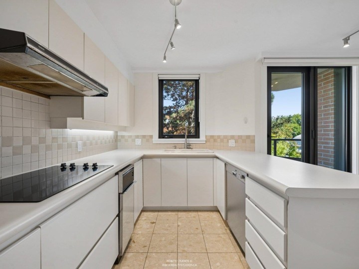 Photo 7 at 302 - 2189 W 42nd Avenue, Kerrisdale, Vancouver West