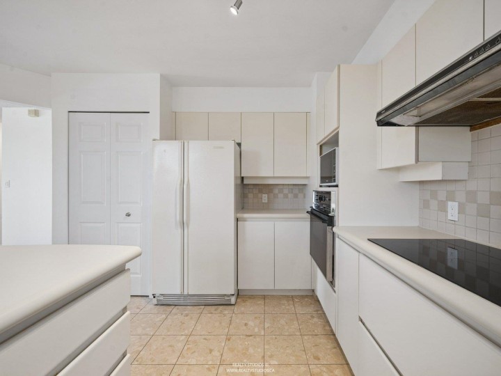Photo 9 at 302 - 2189 W 42nd Avenue, Kerrisdale, Vancouver West
