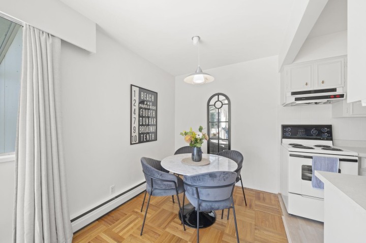 Photo 4 at 504 - 1750 Esquimalt Avenue, Ambleside, West Vancouver