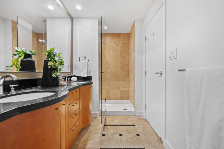 Photo 23 at 902 - 1650 Bayshore Drive, Coal Harbour, Vancouver West