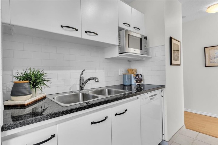 Photo 17 at 708 - 1188 Richards Street, Yaletown, Vancouver West