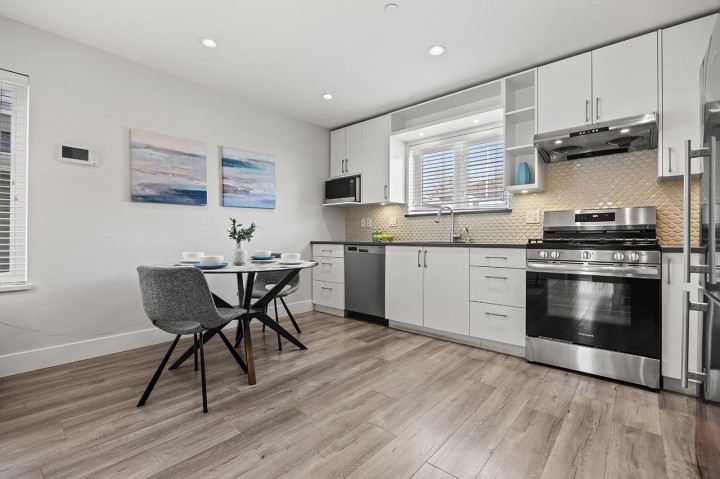 Photo 7 at 5440 Rhodes Street, Collingwood VE, Vancouver East