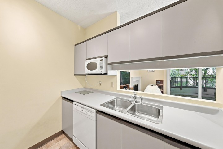 Photo 7 at 209 - 1924 Comox Street, West End VW, Vancouver West