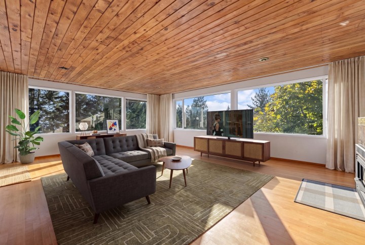 Photo 13 at 3845 Southridge Avenue, Bayridge, West Vancouver