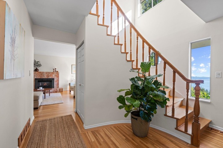 Photo 16 at 3845 Southridge Avenue, Bayridge, West Vancouver