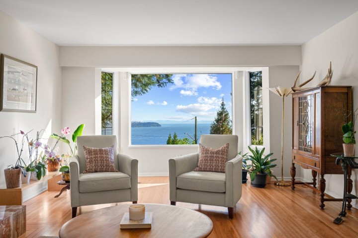 Photo 7 at 3845 Southridge Avenue, Bayridge, West Vancouver