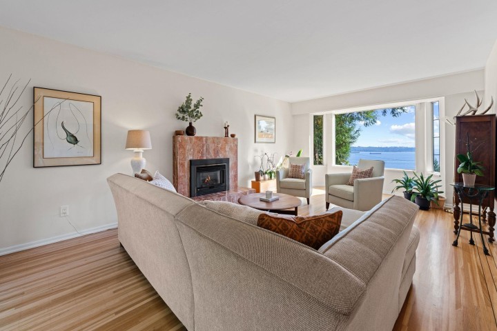 Photo 3 at 3845 Southridge Avenue, Bayridge, West Vancouver
