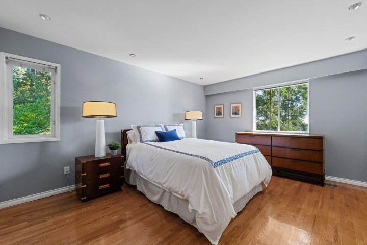 Photo 18 at 3845 Southridge Avenue, Bayridge, West Vancouver