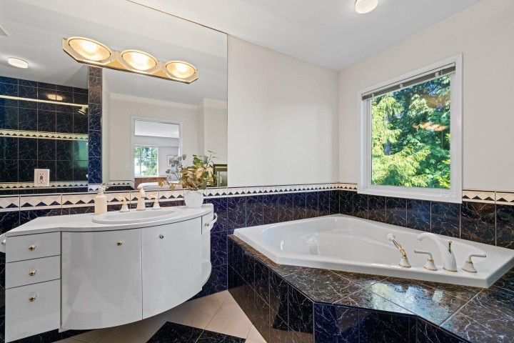 Photo 19 at 3845 Southridge Avenue, Bayridge, West Vancouver