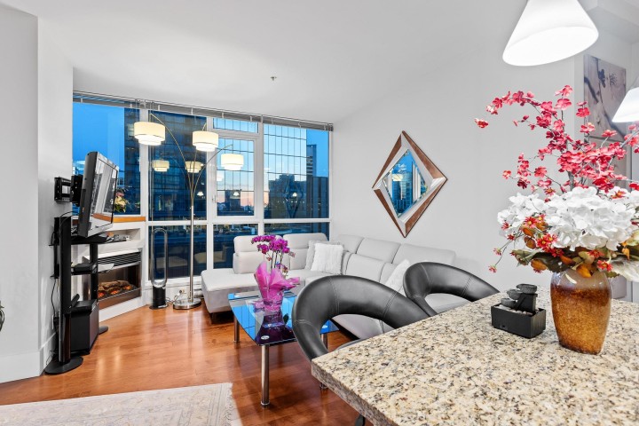 Photo 10 at 3303 - 1189 Melville Street, Coal Harbour, Vancouver West