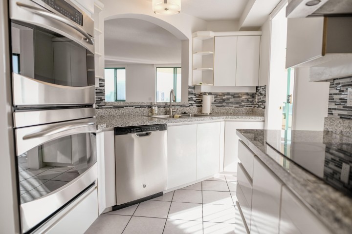 Photo 9 at 15B - 338 Taylor Way, Park Royal, West Vancouver