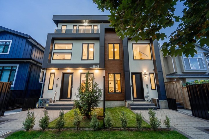 Photo 2 at 2 - 3638 Normandy Drive, Renfrew Heights, Vancouver East