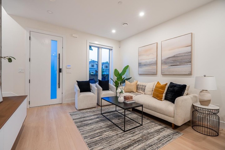 Photo 7 at 2 - 3638 Normandy Drive, Renfrew Heights, Vancouver East
