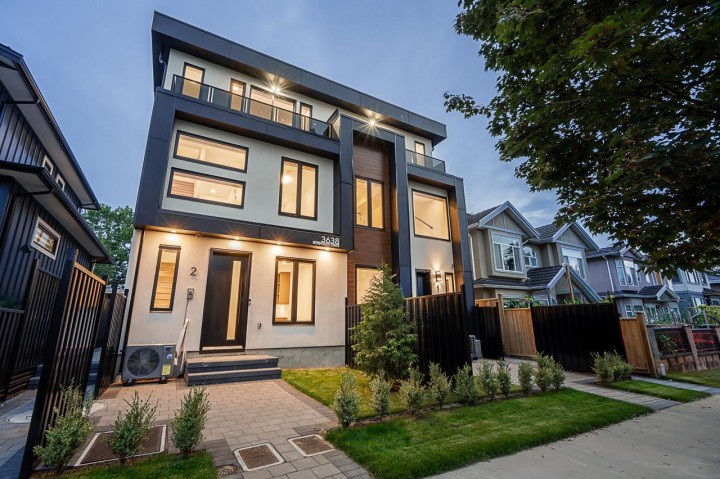 Photo 3 at 2 - 3638 Normandy Drive, Renfrew Heights, Vancouver East