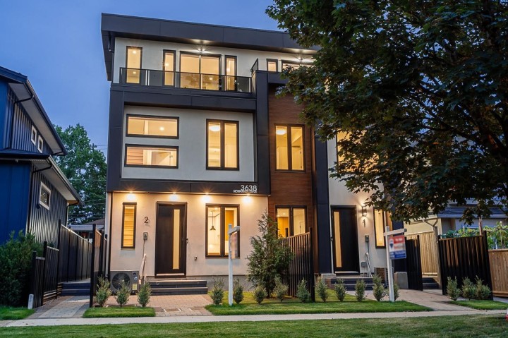 Photo 1 at 2 - 3638 Normandy Drive, Renfrew Heights, Vancouver East