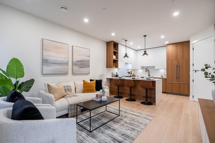 Photo 4 at 2 - 3638 Normandy Drive, Renfrew Heights, Vancouver East