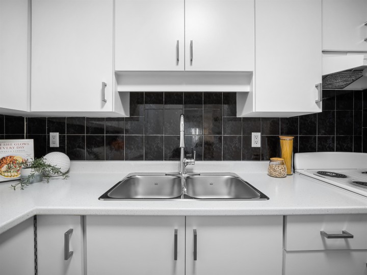 Photo 10 at 313 - 975 E Broadway, Mount Pleasant VE, Vancouver East