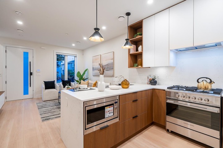 Photo 11 at 4 - 3638 Normandy Drive, Renfrew Heights, Vancouver East