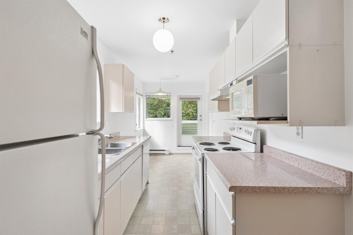 Photo 12 at 5 - 4149 Sophia Street, Main, Vancouver East
