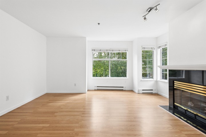 Photo 7 at 5 - 4149 Sophia Street, Main, Vancouver East