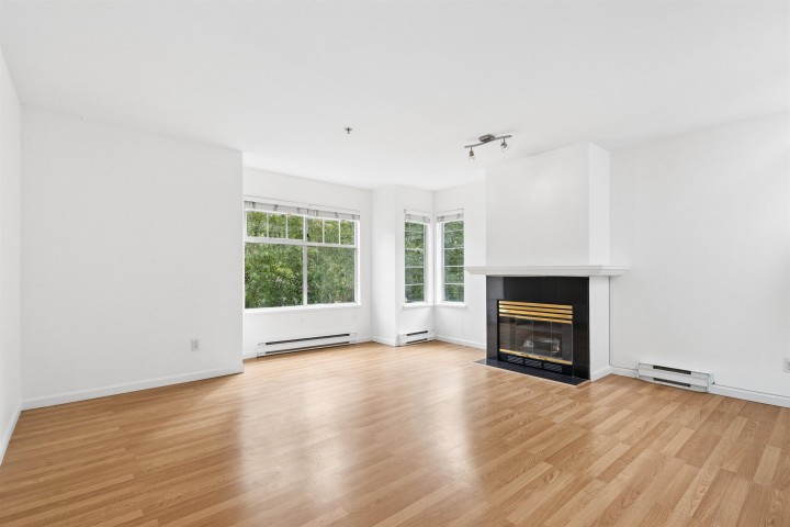 Photo 5 at 5 - 4149 Sophia Street, Main, Vancouver East