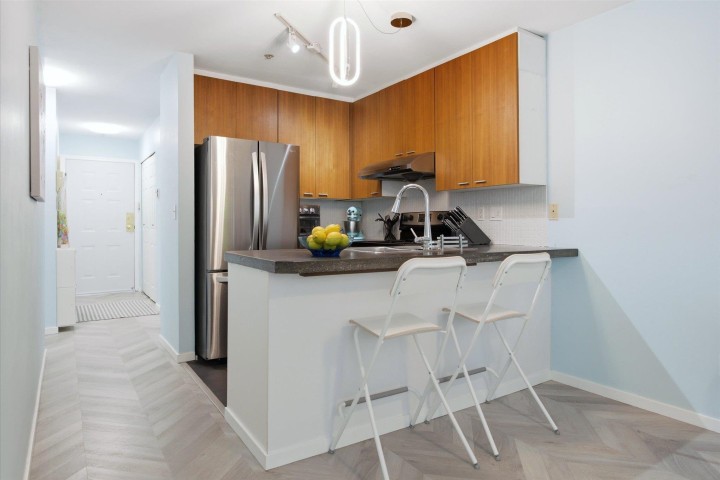 Photo 6 at 102 - 788 E 8th Avenue, Mount Pleasant VE, Vancouver East