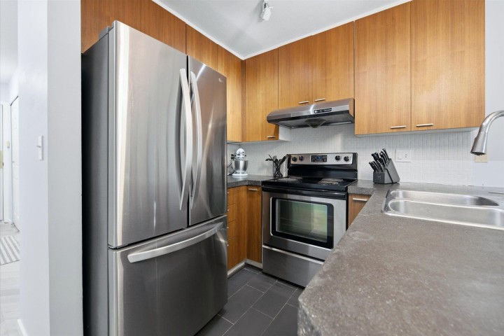 Photo 4 at 102 - 788 E 8th Avenue, Mount Pleasant VE, Vancouver East