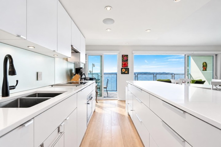 Photo 9 at 807 - 150 24th Street, Dundarave, West Vancouver