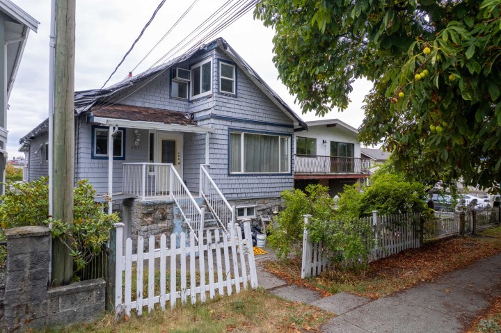 Photo 2 at 4011 Kamloops Street, Renfrew Heights, Vancouver East