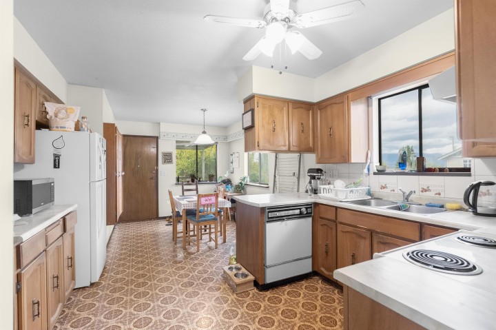 Photo 14 at 2474 E 24th Avenue, Renfrew Heights, Vancouver East